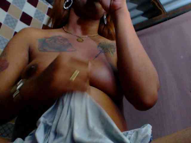 xMONSTERanac0nda Live Webcam on BongaCams