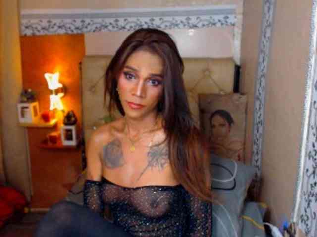 xMONSTERanac0nda Live Webcam on BongaCams