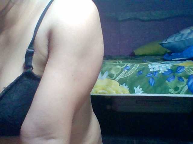 le modèle JangHi-22 est en webcam porno dans un show sur le site bongacams, il possède les tags suivants: Asian,Brunette,Hairy