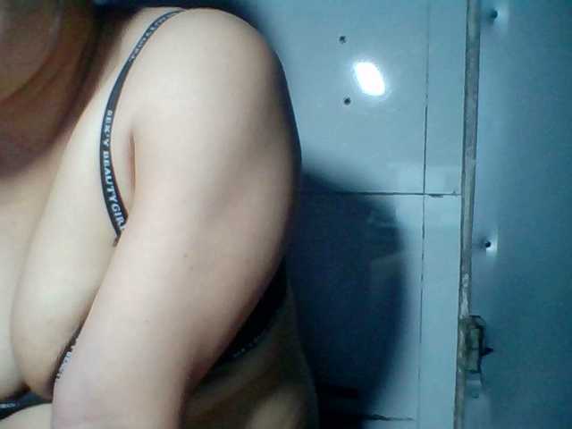 JangHi-22's BongaCams show and profile