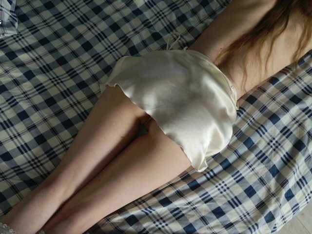 SalutChristine's BongaCams show and profile