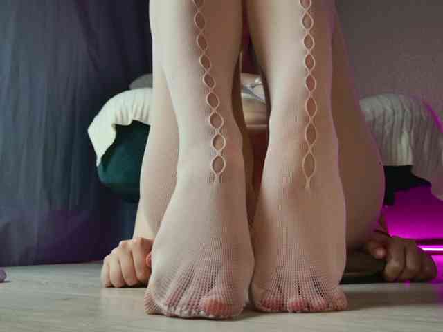 SalutChristine Live Webcam on BongaCams