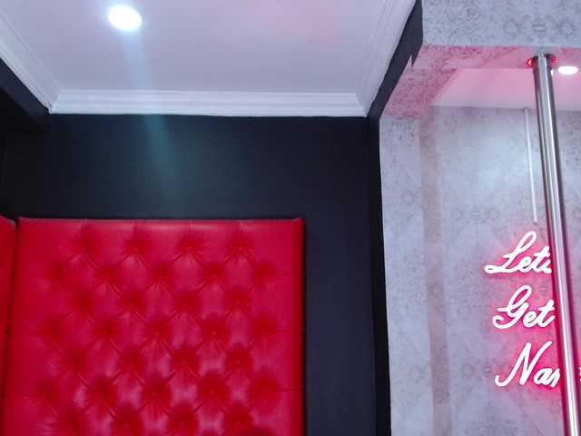 CrystalBrooke3x's BongaCams show and profile