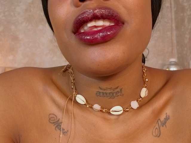 CrystalBrooke3x's BongaCams show and profile