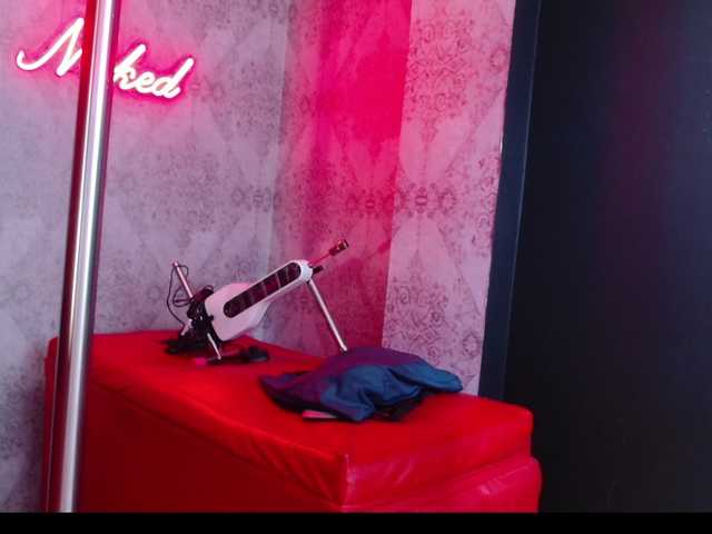 CrystalBrooke3x Live Cam on BongaCams