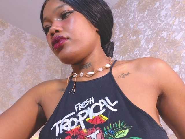 CrystalBrooke3x's BongaCams show and profile