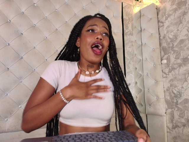 CrystalBrooke3x's BongaCams show and profile