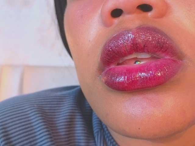 CrystalBrooke3x's BongaCams show and profile