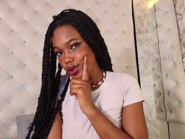 CrystalBrooke3x's BongaCams show and profile