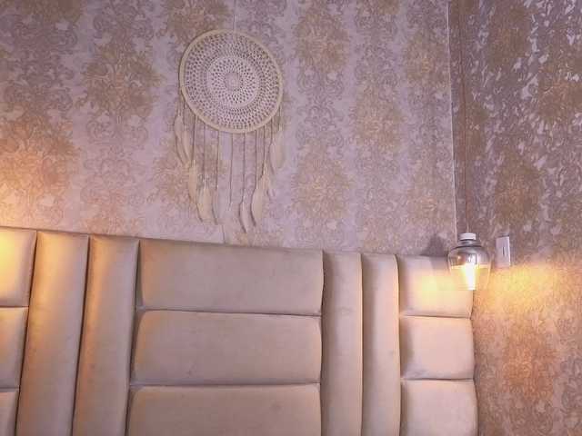 CrystalBrooke3x's BongaCams show and profile