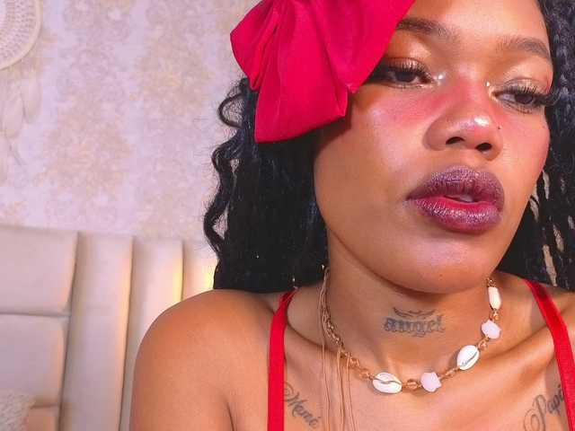 CrystalBrooke3x's BongaCams show and profile