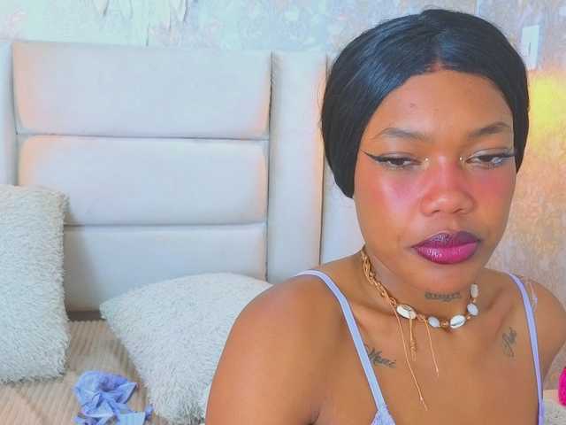 CrystalBrooke3x's BongaCams show and profile