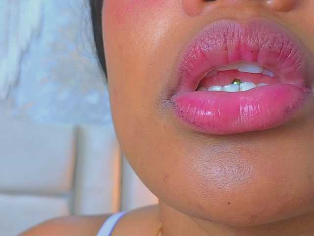 CrystalBrooke3x's BongaCams show and profile