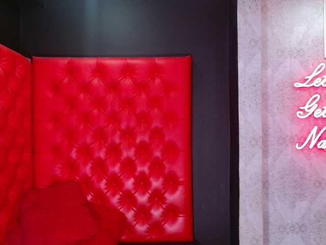 CrystalBrooke3x's BongaCams show and profile