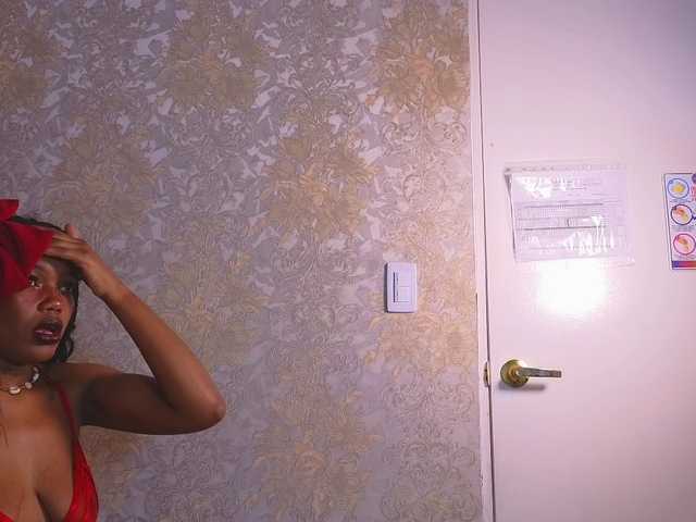 CrystalBrooke3x's BongaCams show and profile