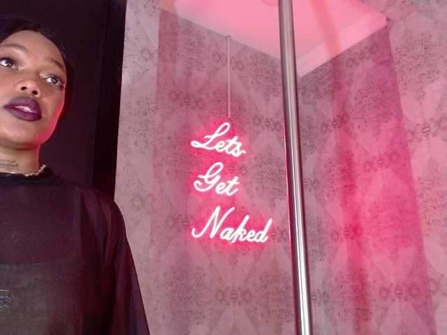 CrystalBrooke3x's BongaCams show and profile