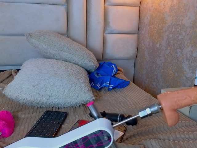 CrystalBrooke3x's BongaCams show and profile