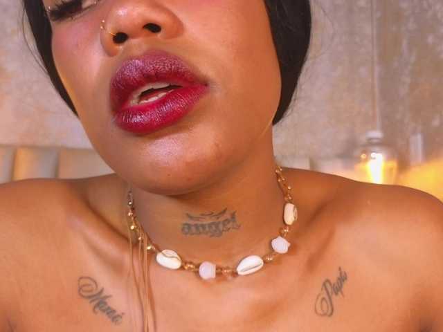 CrystalBrooke3x's BongaCams show and profile