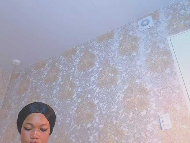 CrystalBrooke3x's BongaCams show and profile