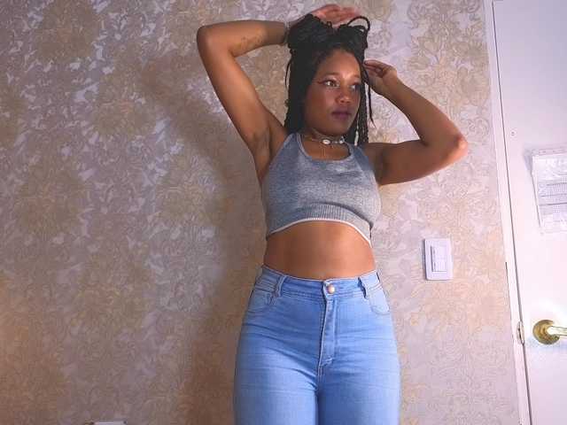 CrystalBrooke3x's BongaCams show and profile