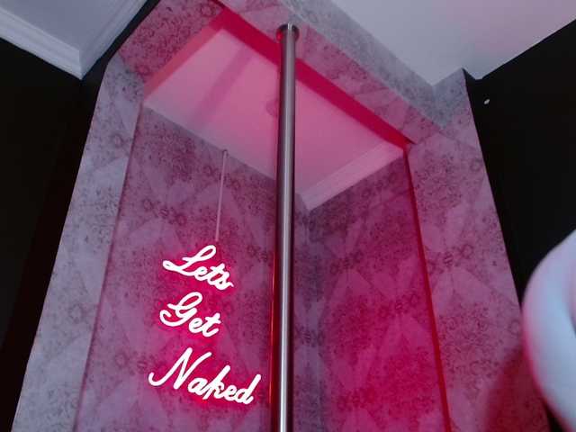 CrystalBrooke3x from BongaCams is Freechat