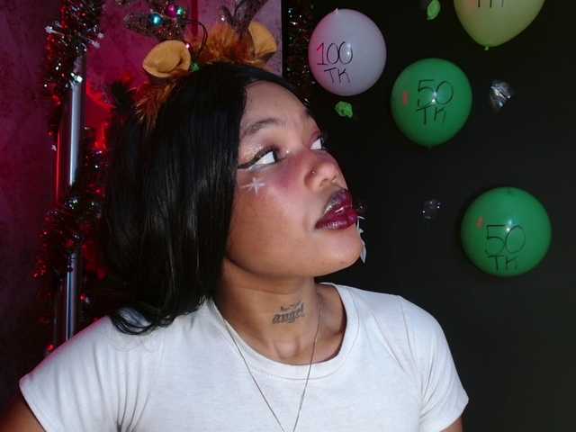 CrystalBrooke3x's BongaCams show and profile