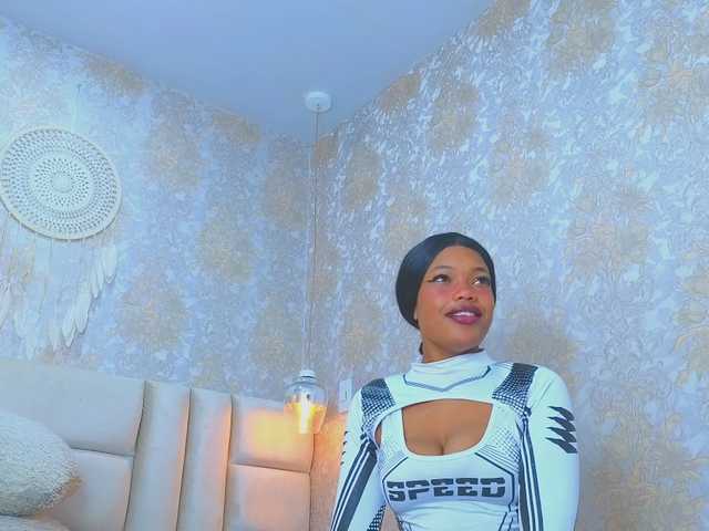 CrystalBrooke3x's BongaCams show and profile