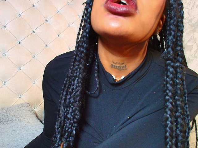 CrystalBrooke3x's BongaCams show and profile