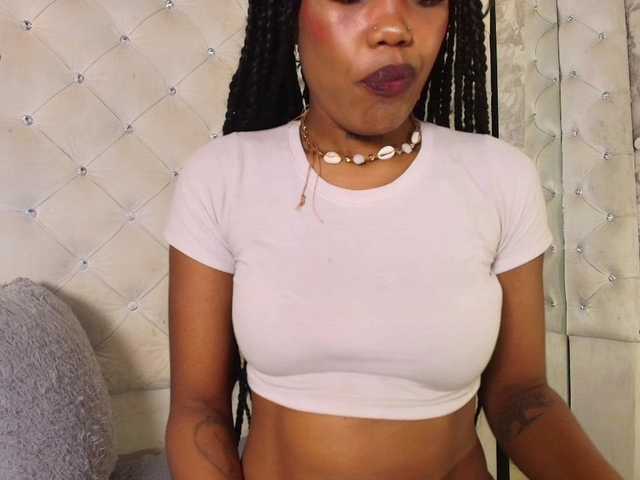 CrystalBrooke3x's BongaCams show and profile