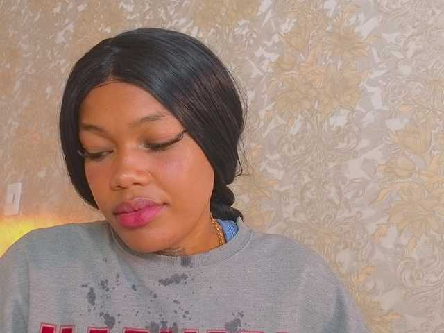 CrystalBrooke3x's BongaCams show and profile