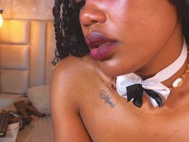 CrystalBrooke3x's BongaCams show and profile