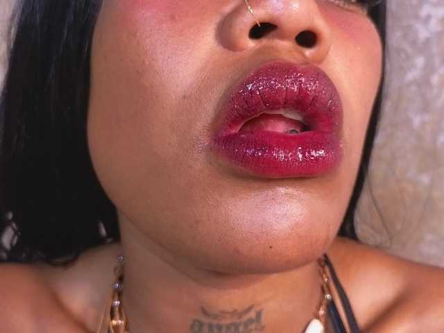 CrystalBrooke3x's BongaCams show and profile