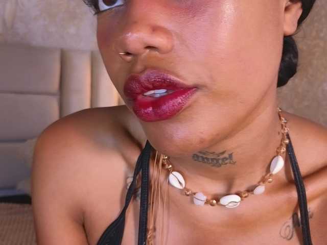 CrystalBrooke3x's BongaCams show and profile