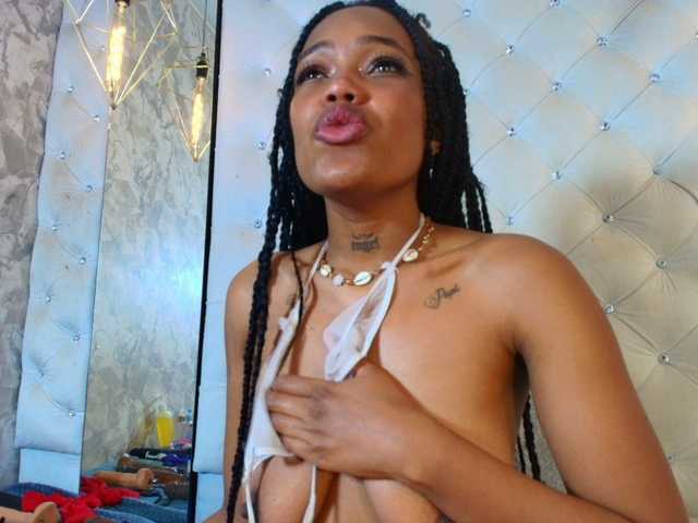 CrystalBrooke3x's BongaCams show and profile