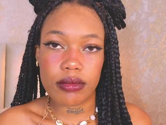 CrystalBrooke3x's BongaCams show and profile