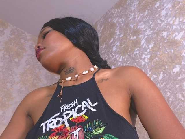 CrystalBrooke3x live cam profile