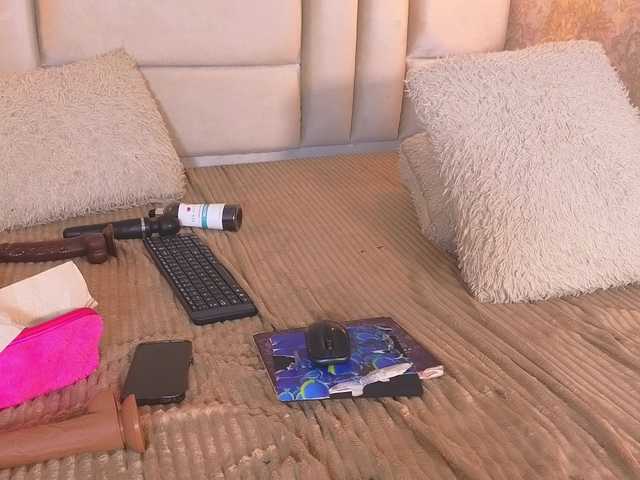 CrystalBrooke3x's BongaCams show and profile