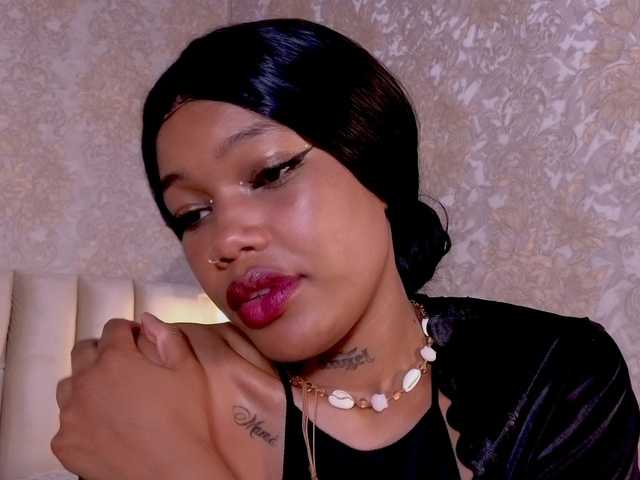 CrystalBrooke3x's BongaCams show and profile