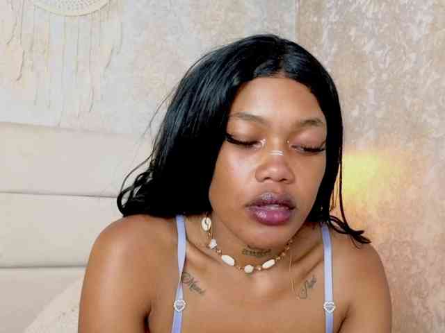 CrystalBrooke3x Live Webcam on BongaCams