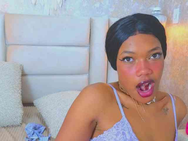 CrystalBrooke3x Live Webcam on BongaCams