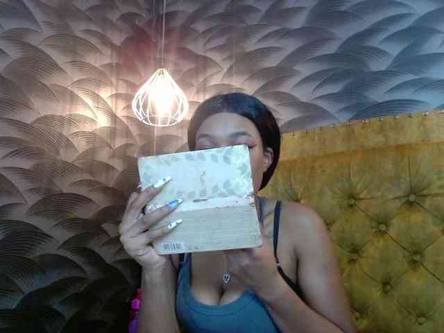 CrystalBrooke3x webcam