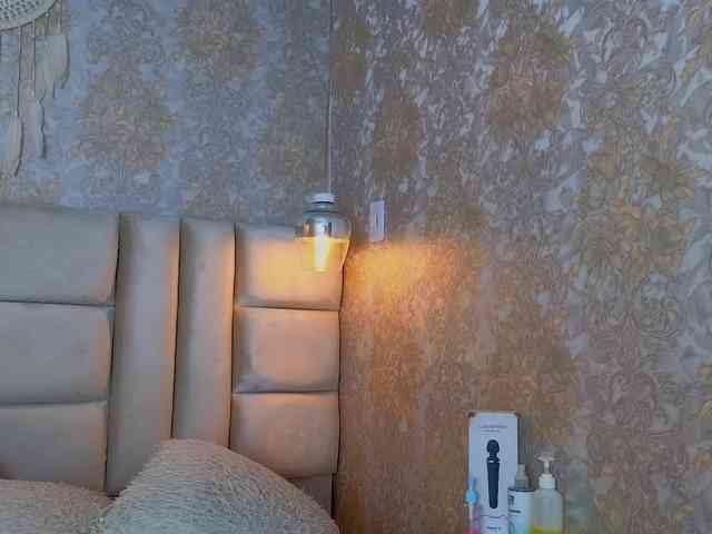 CrystalBrooke3x webcam