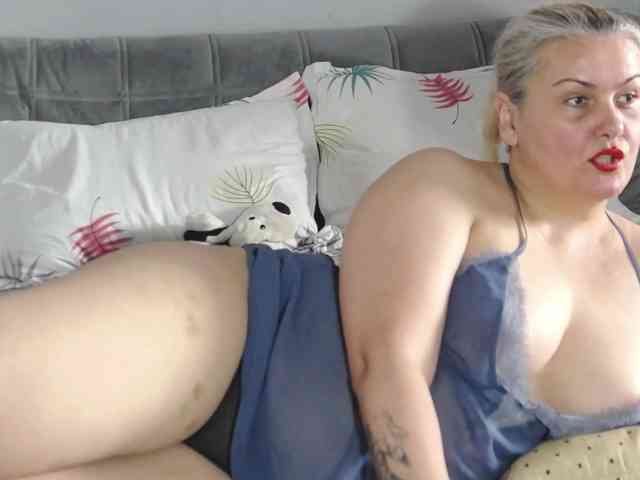 AmelieCharming webcam