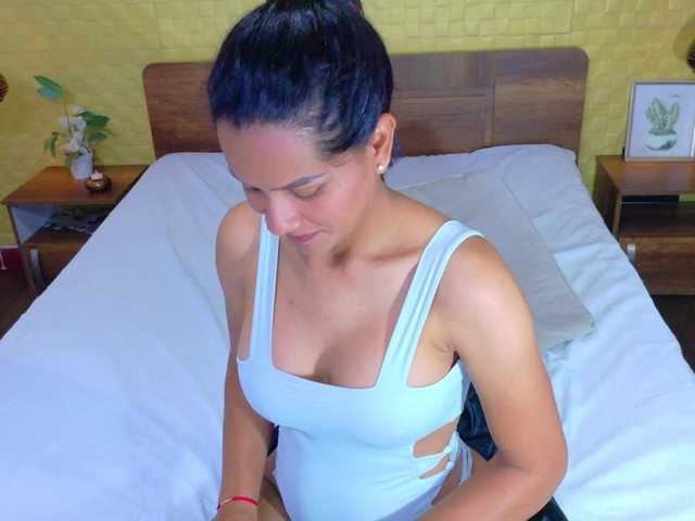 Mrs-booty on BongaCams 