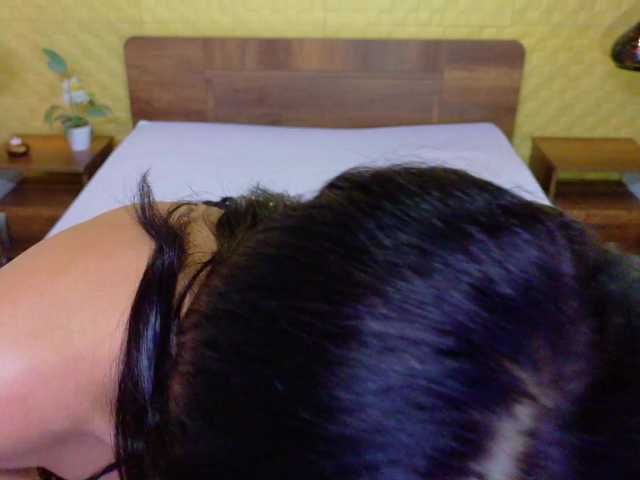 Mrs-booty webcam bongacams model stream image