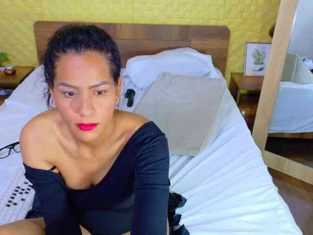 Mrs-booty webcam