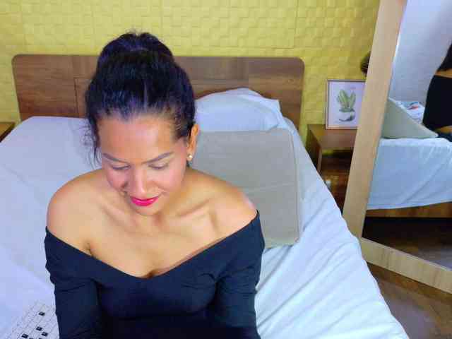 Mrs-booty webcam
