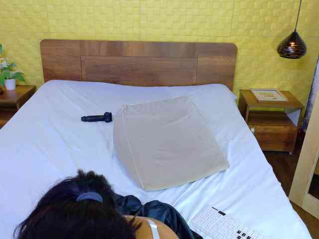 Mrs-booty webcam
