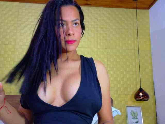 Mrs-booty webcam