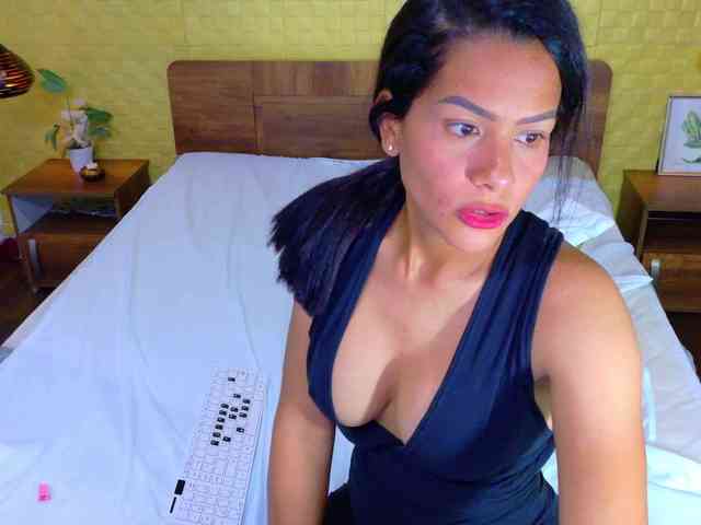 Mrs-booty webcam